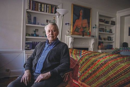 Хамгийн өгөөмөр тэрбумтан Чарльз Фини 15 долларын цаг зүүдэг
